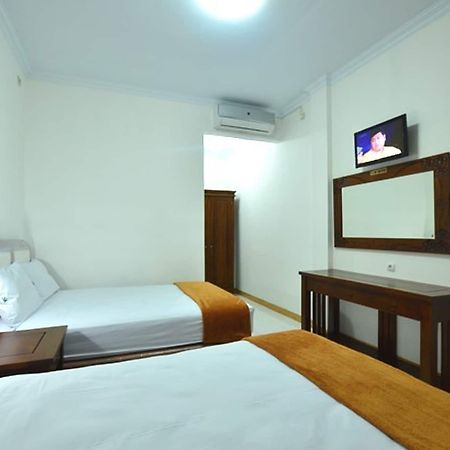 Hotel Bukit Uhud Yogyakarta Exterior photo