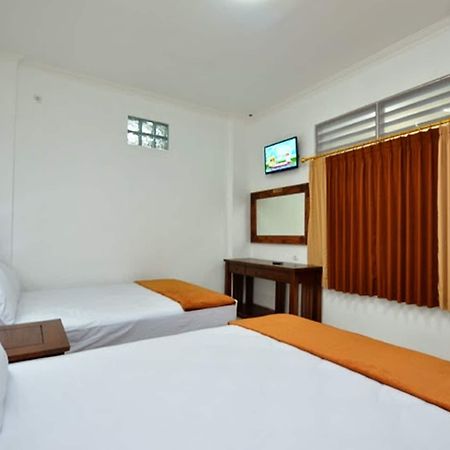 Hotel Bukit Uhud Yogyakarta Exterior photo